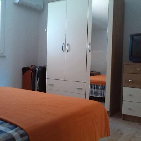 Apartments Batarilo Gornji Karin Chambre photo