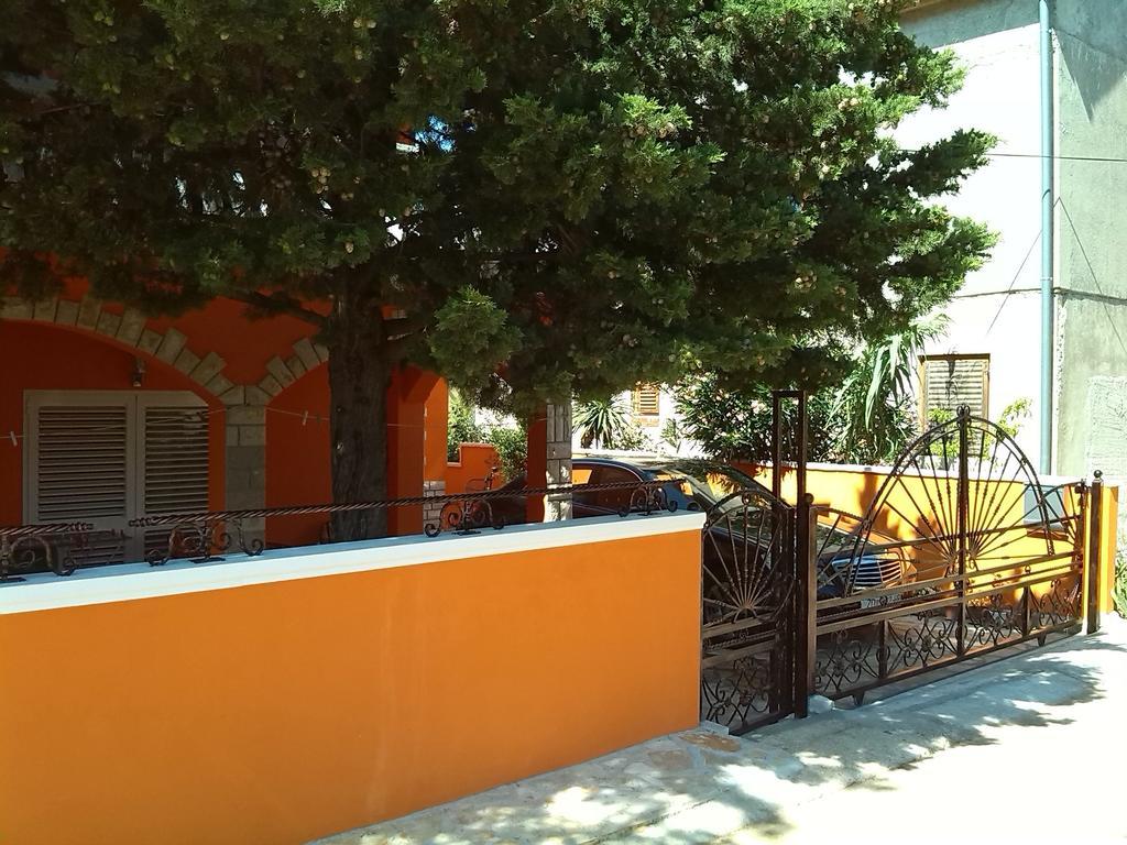 Apartments Batarilo Gornji Karin Extérieur photo