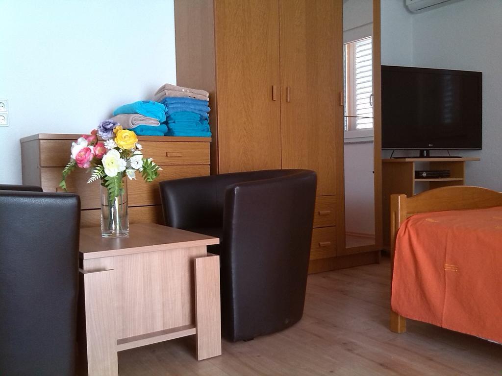 Apartments Batarilo Gornji Karin Chambre photo