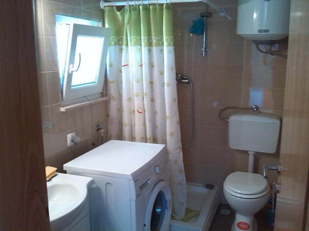 Apartments Batarilo Gornji Karin Chambre photo