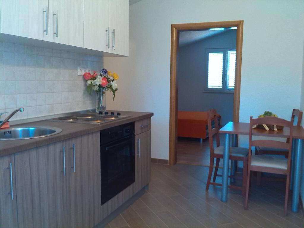 Apartments Batarilo Gornji Karin Chambre photo