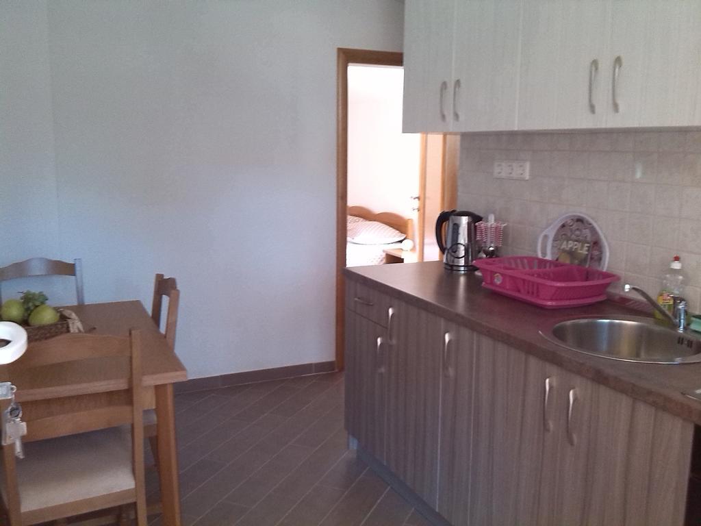 Apartments Batarilo Gornji Karin Chambre photo