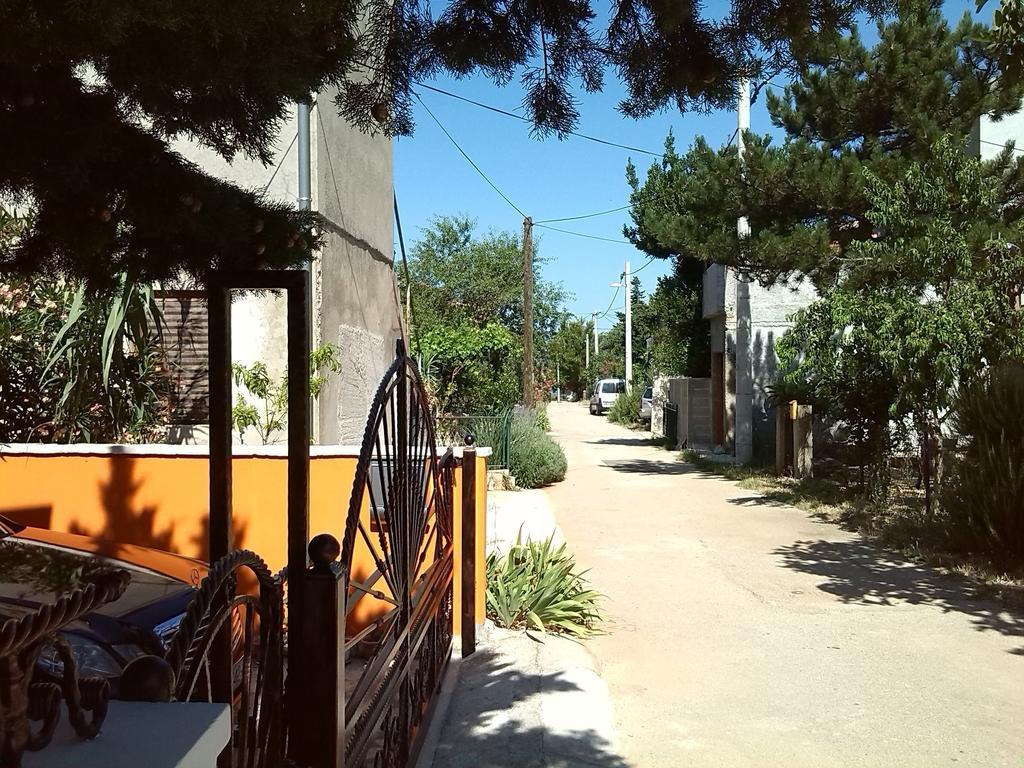 Apartments Batarilo Gornji Karin Extérieur photo